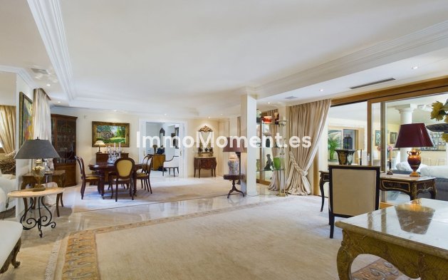 Wiederverkauf - Villa - Marbella - Nueva Andalucía