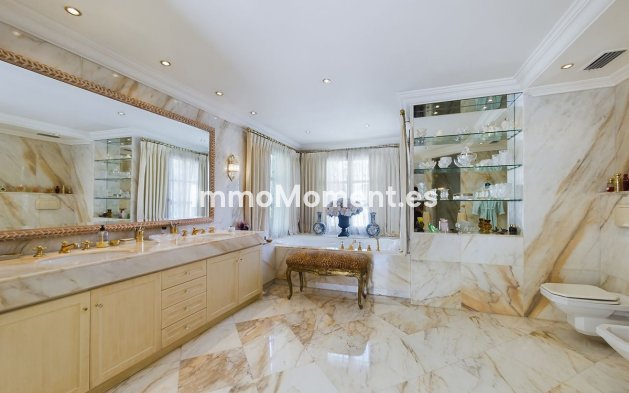 Wiederverkauf - Villa - Marbella - Nueva Andalucía