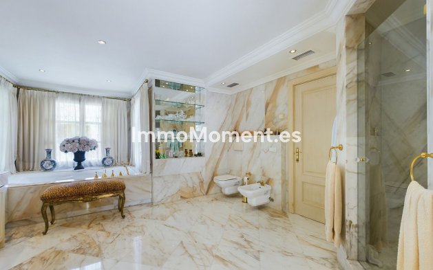 Wiederverkauf - Villa - Marbella - Nueva Andalucía