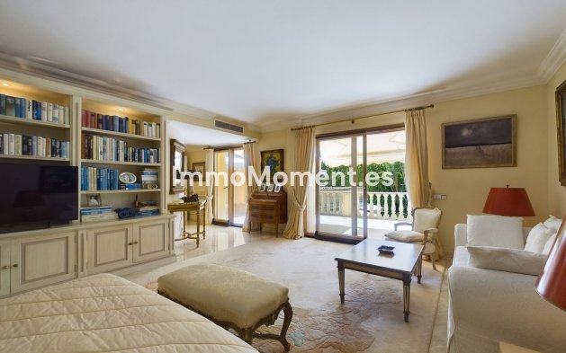 Wiederverkauf - Villa - Marbella - Nueva Andalucía