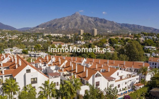 Resale - Apartment - Marbella - Nueva Andalucía