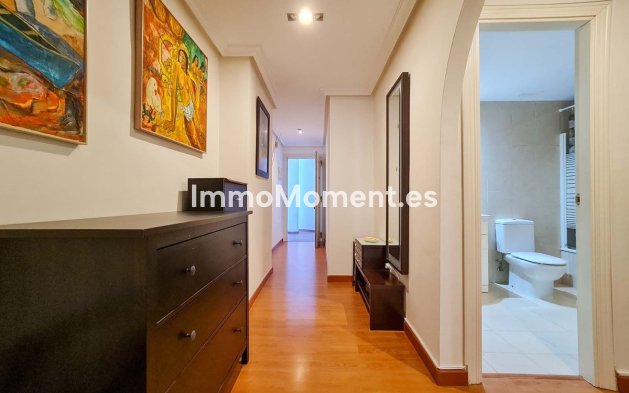 Resale - Apartment - Marbella - Nueva Andalucía