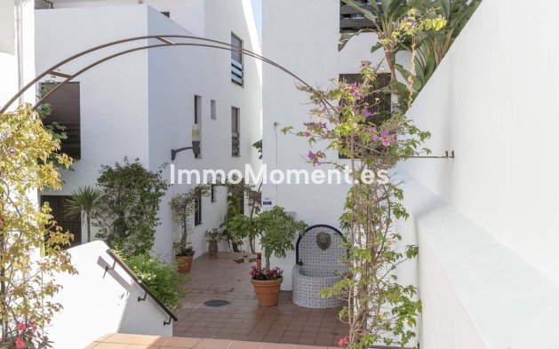 Resale - Apartment - Marbella - Nueva Andalucía