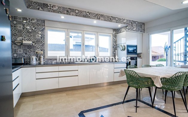 Resale - Detached villa - Alfaz del Pi - L'Alfás del Pi Centro