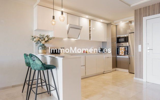 Resale - Apartment - Estepona - Selwo