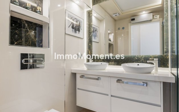 Resale - Apartment - Estepona - Selwo