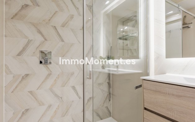 Resale - Apartment - Estepona - Selwo