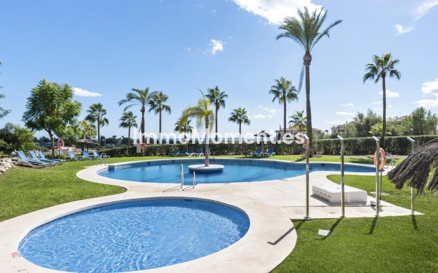 Resale - Apartment - Estepona - Selwo