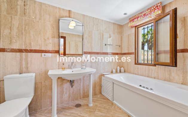 Resale - Villa - Estepona - Estepona Centro