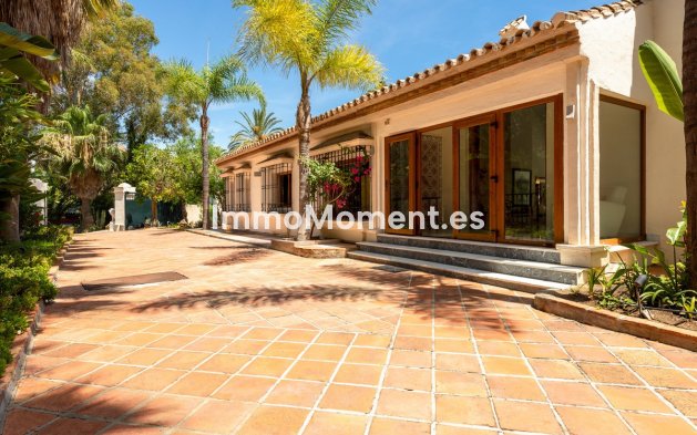 Resale - Villa - Estepona - Estepona Centro