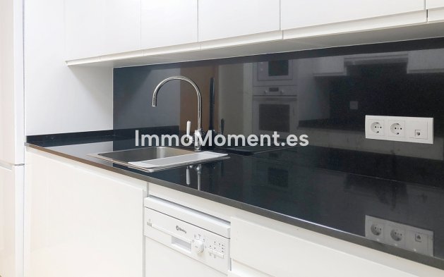 Resale - Apartment - Estepona - Estepona Centro