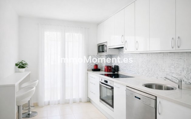 Resale - Apartment - Estepona - Selwo