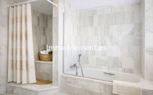 Resale - Apartment - Estepona - Selwo