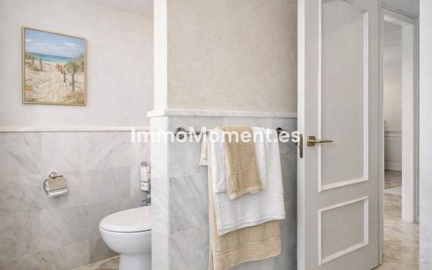 Resale - Apartment - Estepona - Selwo