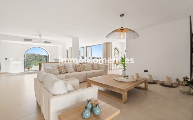 Resale - Villa - Marbella - Nueva Andalucía