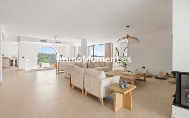 Resale - Villa - Marbella - Nueva Andalucía