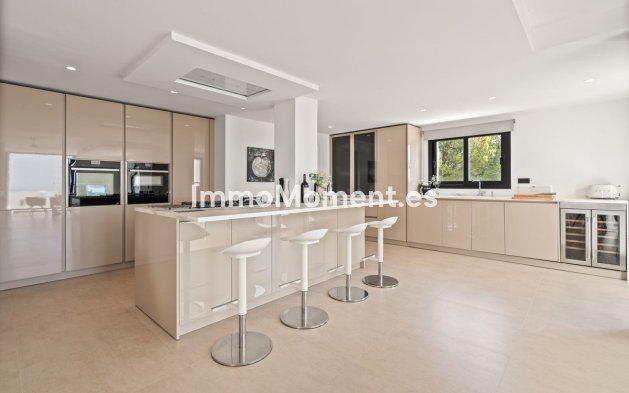 Resale - Villa - Marbella - Nueva Andalucía