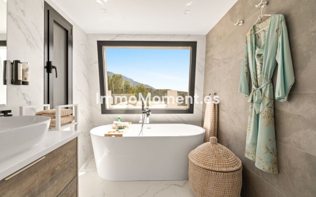 Resale - Villa - Marbella - Nueva Andalucía