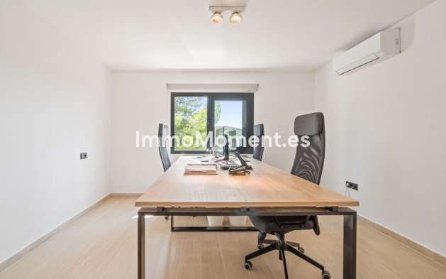 Resale - Villa - Marbella - Nueva Andalucía