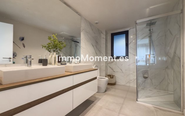 Resale - Apartment - Estepona - Selwo