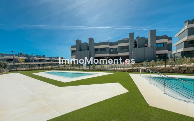 Resale - Apartment - Estepona - Selwo