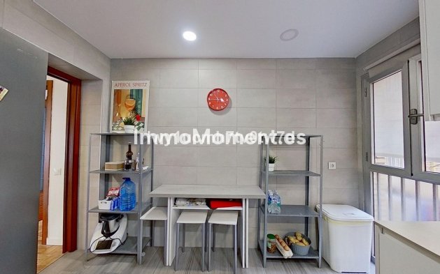 Resale - Apartment - Málaga - Málaga Centro