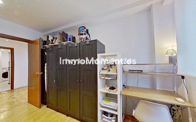 Resale - Apartment - Málaga - Málaga Centro
