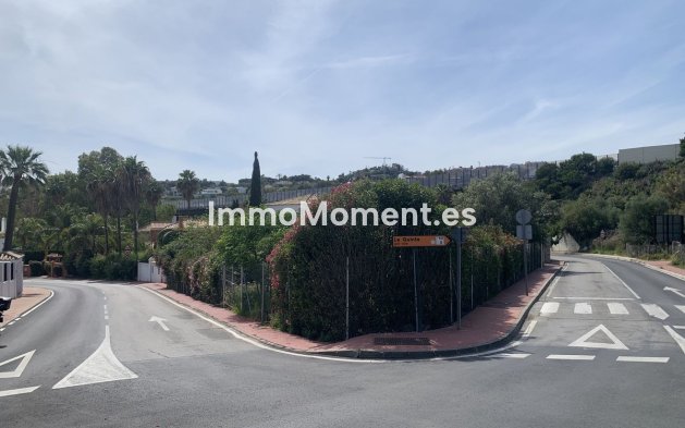 Wiederverkauf - Land - Marbella - Nueva Andalucía