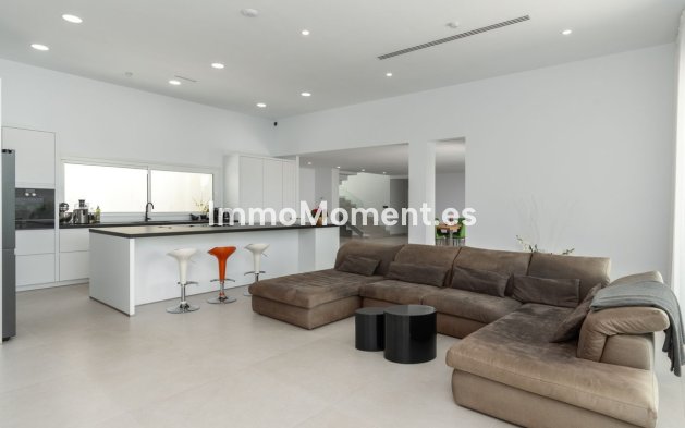 Resale - Villa - Marbella - La Mairena