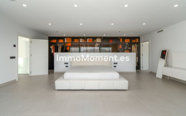 Resale - Villa - Marbella - La Mairena