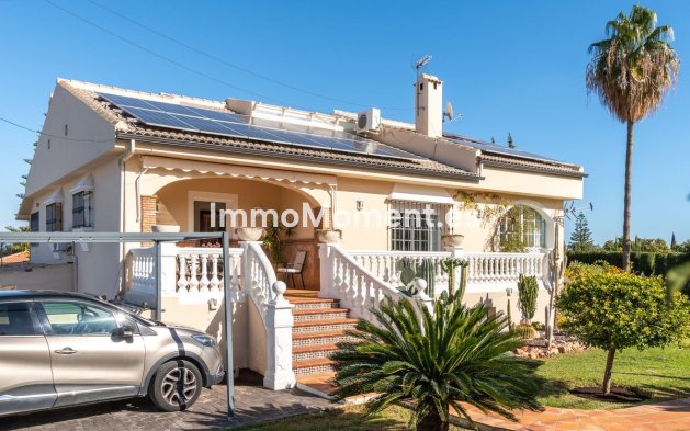 Wiederverkauf - Villa -   Inländisch - Alhaurín de la Torre