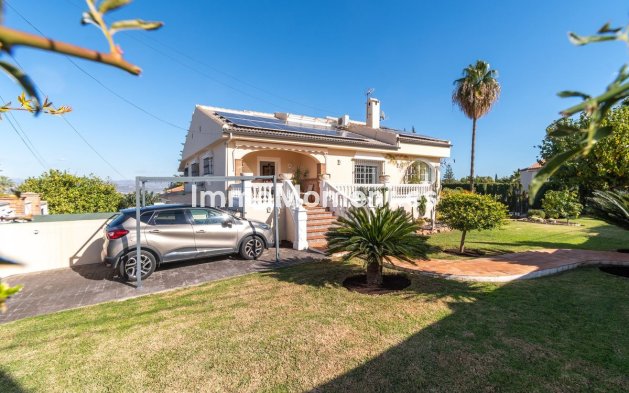 Wiederverkauf - Villa -   Inländisch - Alhaurín de la Torre