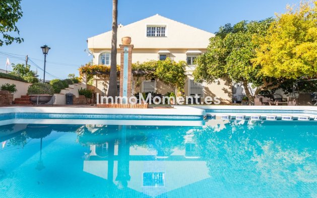 Wiederverkauf - Villa -   Inländisch - Alhaurín de la Torre