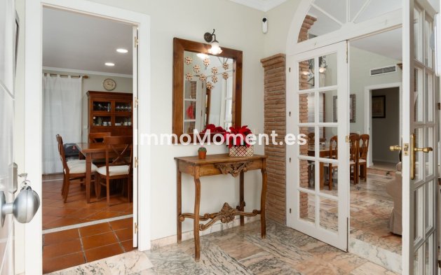 Wiederverkauf - Villa -   Inländisch - Alhaurín de la Torre