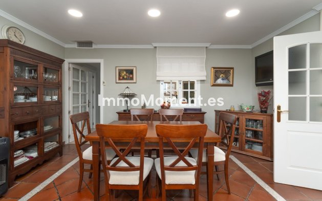 Wiederverkauf - Villa -   Inländisch - Alhaurín de la Torre