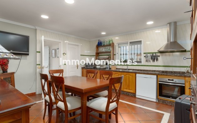 Wiederverkauf - Villa -   Inländisch - Alhaurín de la Torre