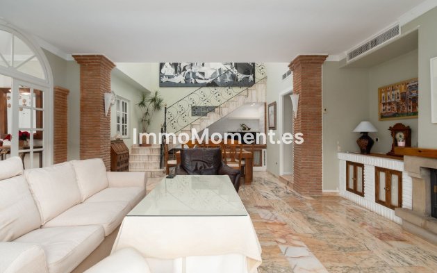 Wiederverkauf - Villa -   Inländisch - Alhaurín de la Torre