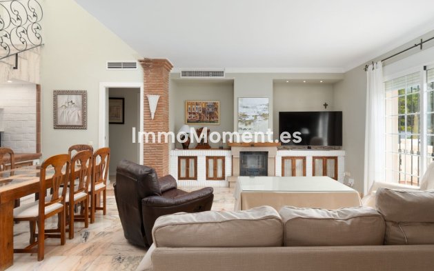 Wiederverkauf - Villa -   Inländisch - Alhaurín de la Torre