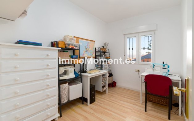 Wiederverkauf - Villa -   Inländisch - Alhaurín de la Torre