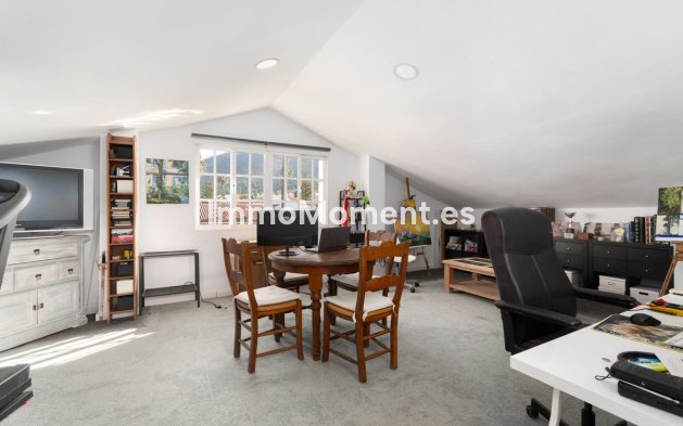 Wiederverkauf - Villa -   Inländisch - Alhaurín de la Torre