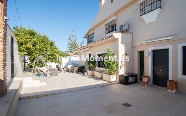 Wiederverkauf - Villa -   Inländisch - Alhaurín de la Torre