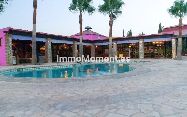 Resale - Country house - Inland  - Coín