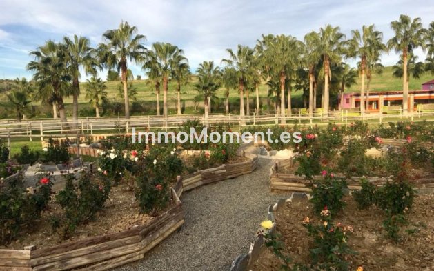 Resale - Country house - Inland  - Coín