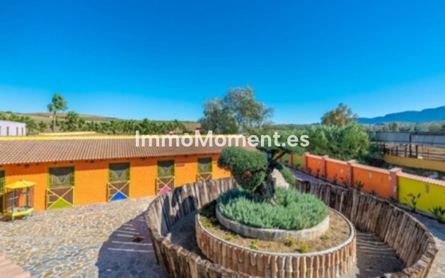 Resale - Country house - Inland  - Coín