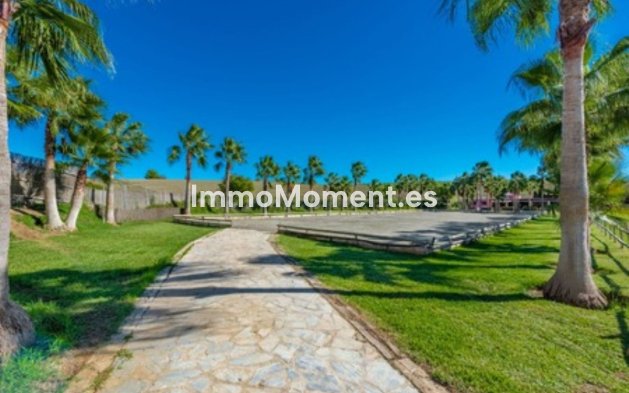 Resale - Country house - Inland  - Coín