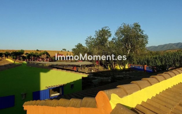 Resale - Country house - Inland  - Coín