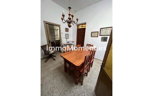 Resale - Villa - Estepona - Estepona Centro