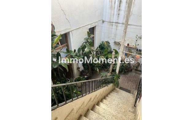 Resale - Villa - Estepona - Estepona Centro