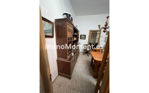 Resale - Villa - Estepona - Estepona Centro