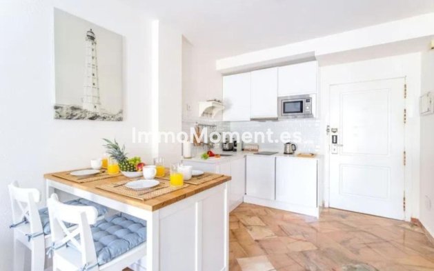 Resale - Apartment - Marbella - Elviria